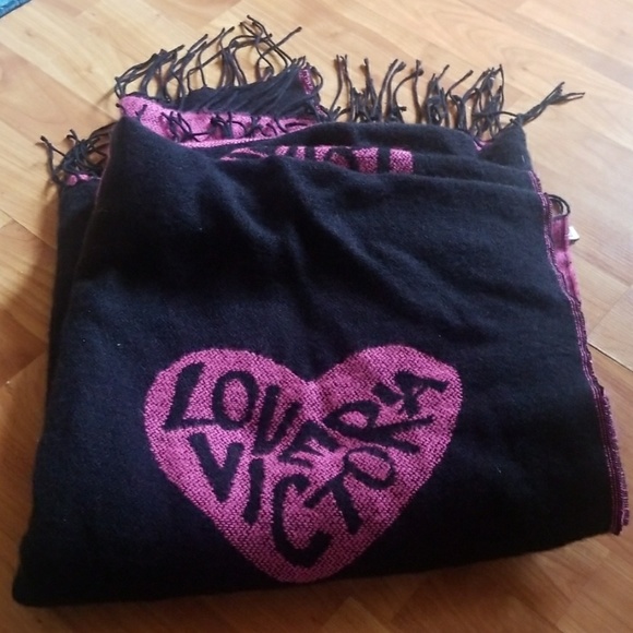 Victoria's Secret Other - Victoria's Secret Fringed Blanket
